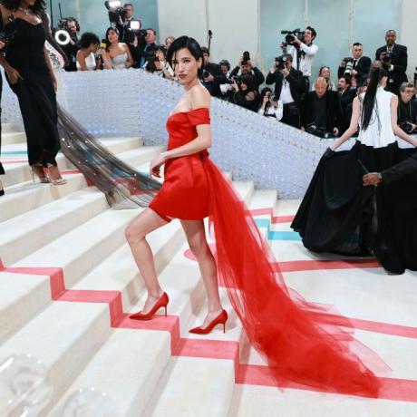 kelsey asbille di met gala