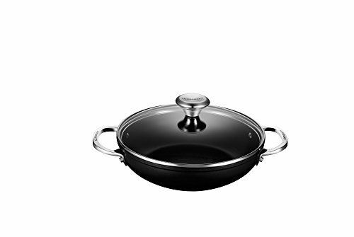 Le Creuset Casserole Dangkal AntilengketBraiser dengan Tutup Kaca, 2,5 qt.