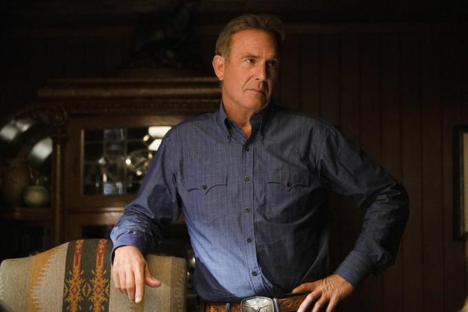 kevin costner sebagai john dutton di yellowstone