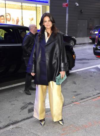 new york, ny 11 januari aktris katie holmes terlihat di luar 