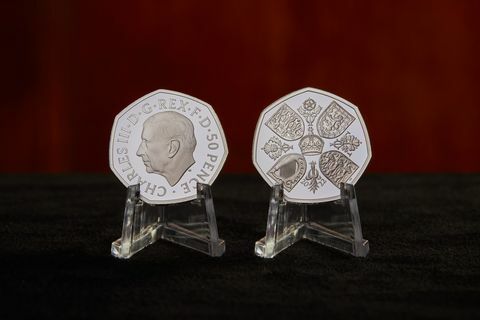 Royal Mint memperkenalkan patung koin resmi Yang Mulia Raja Charles III