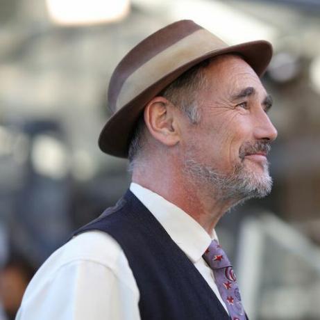 mark rylance menghadiri pemutaran perdana " menunggu orang barbar" selama festival film zurich ke-15 di kino corso pada 29 september 2019 di zurich, swiss