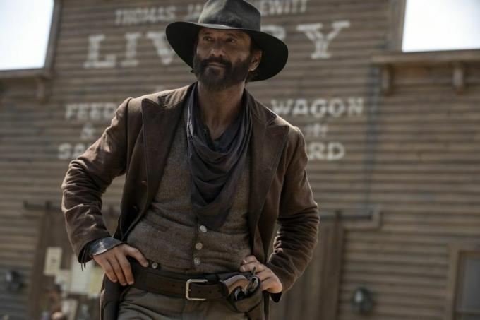gambar tim mcgraw as james of the paramount original series 1883 photo cr emerson millerparamount © 2021 mtv entertainment studios all rights reserved