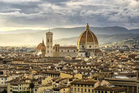 pemandangan kota matahari terbenam yang indah dari santa maria nouvelle duomo dan kota florence di tuscany italia