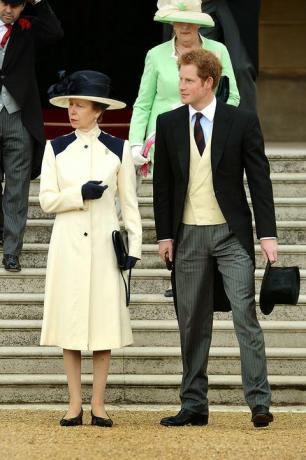 Puteri Anne bersama Pangeran Harry di pesta kebun tahun 2014