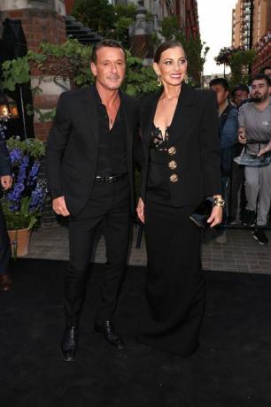 london, england 21 Juni tim mcgraw dan Faith Hill terlihat menghadiri makan malam yang diselenggarakan oleh mitra finch untuk peluncuran paramount uk di chiltern firehouse pada 21 Juni 2022 di london, england foto oleh ricky vigil mgc gambar-gambar