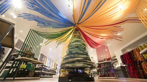 John Lewis Christmas Shop 2018 - pohon pelangi ombre