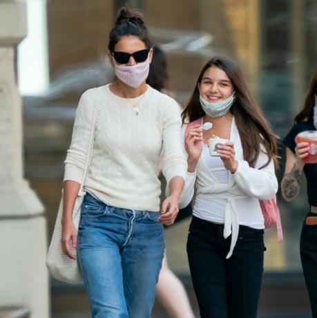 new york, new york september 08 katie holmes dan suri cruise terlihat pada 08 september 2020 di new york city photo by gothamgc images