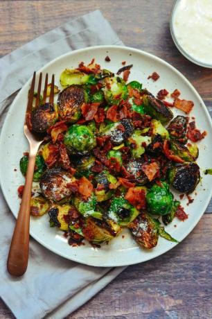 tumis brussel sprout dengan bacon dan parmesan