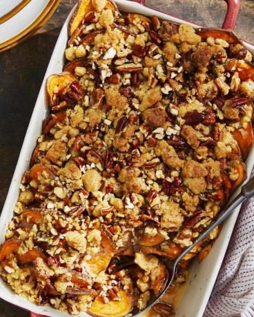 koin ubi panggang dengan streusel pecan rosemary