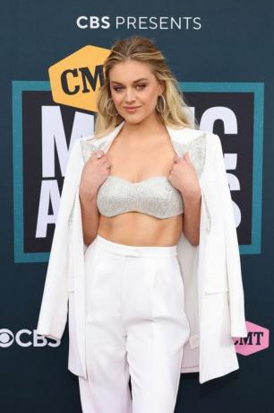 nashville, tennessee 11 aprildalam gambar ini dirilis pada 11 april kelsea ballerini berpose di 2022 penghargaan musik cmt di nashville, tennessee foto oleh jason kempin 2022 penghargaan musik cmtgetty images for cmt