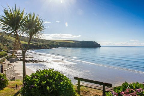 The Good Hotel Guide 2019 menyebut The Nare di Cornwall sebagai hotel tepi laut terbaik di Inggris