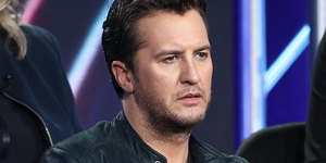 hakim 'idola amerika' luke bryan