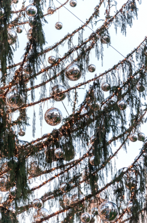 Pohon Natal Roma Dijuluki Mangy