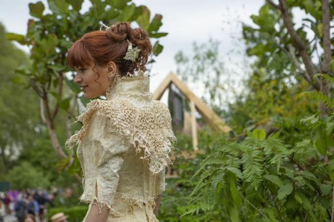 gaun pengantin biodegradable pertunjukan bunga chelsea