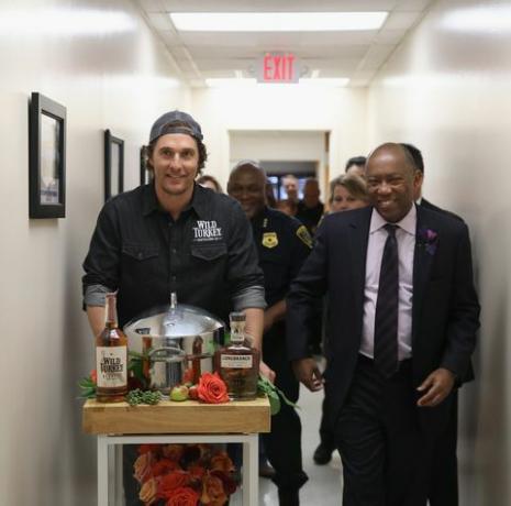 Wild Turkey Memberikan Kembali 2018 Bersama Matthew McConaughey