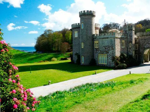 Kastil Caerhays bernama Garden of the Year