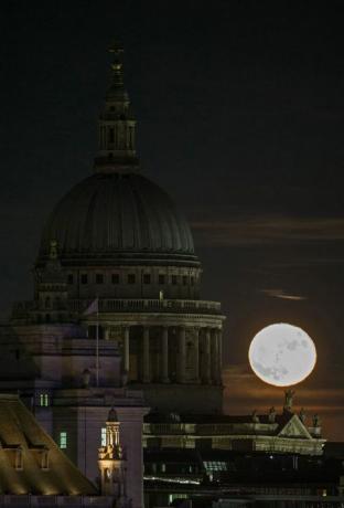 supermoon london st pauls city