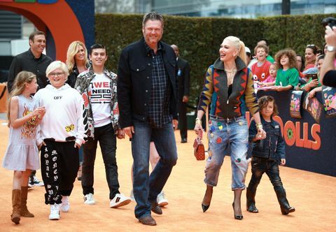 blake shelton gwen stefani karpet merah anak-anak