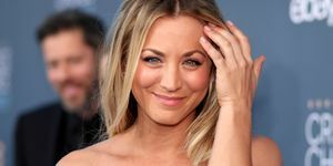 bintang 'pramugari' dan aktris 'teori ledakan besar' kaley cuoco