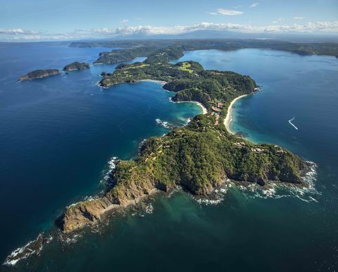 Peninsula Papagayo seluas 1.400 hektar adalah resor eko-mewah dan komunitas perumahan di barat laut Kosta Rika. 