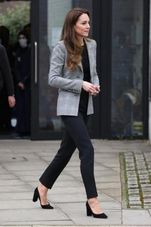 london, england february 08 catherine, duchess of cambridge terlihat meninggalkan pakta di camberwell, st michael all angels church pada february 08, 2022 di london, england photo by neil mockfordgc images