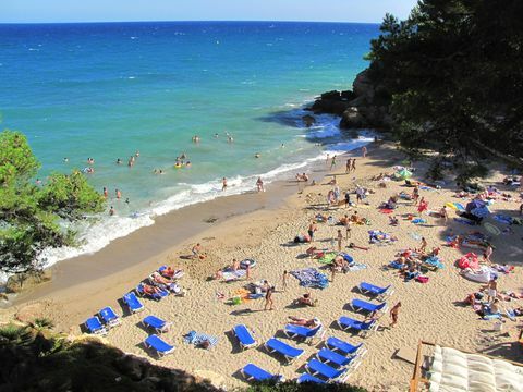 Sebuah pantai di wilayah Costa Dorada