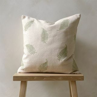 Bantal Daun Pakis