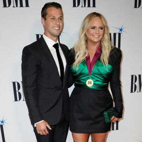 miranda lambert dan brendan mcloughlin di bmi country awards ke-68