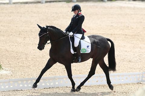 rio de janeiro, brasil september 15 natasha baker dari great britain, onboard cabral selama tes kejuaraan individu berkuda dressage tingkat ii akhir hari ke 8 dari pertandingan paralympic rio 2016 di pusat berkuda Olimpiade pada 15 September 2016 di rio de janeiro, brazil foto oleh alexandre loureirogetty gambar-gambar