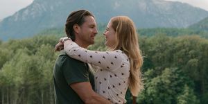 martin henderson sebagai jack sheridan, alexandra breckenridge sebagai mel monroe di episode 404 dari virgin river