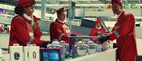 Iklan Natal Argos 2017 - pengepakan elf