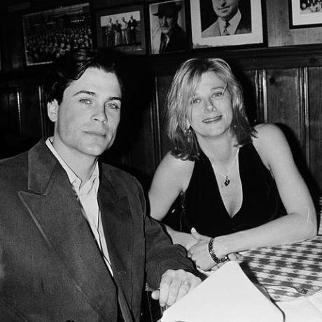 amerika serikat 01 januari rob lowe dan istri sheryl berkoff photo by the life picture collection via getty images