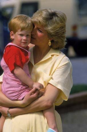 Pangeran Harry Membuka Tentang Kehilangan Ibunya, Putri Diana