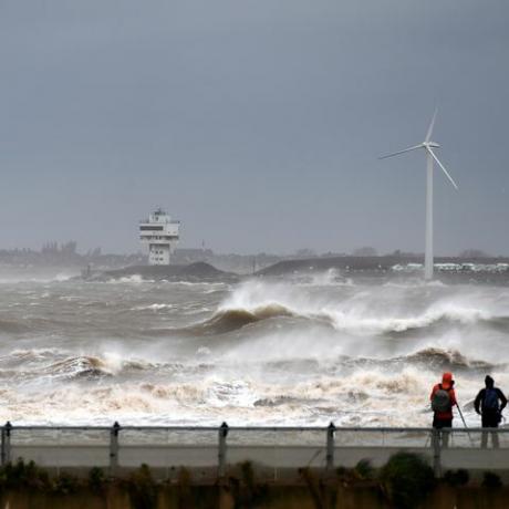 BRITAIN-EROPA-WEATHER-STORMS