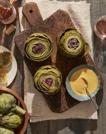 artichoke kukus dengan paprika asap aioli