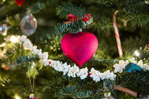 pohon hiasan hati natal