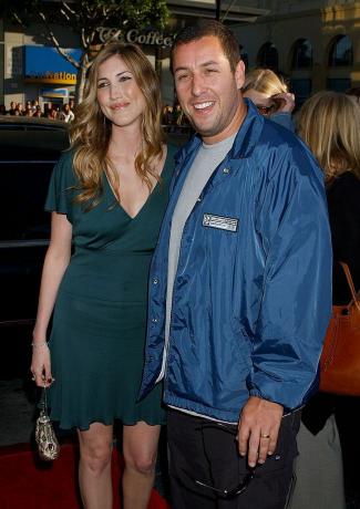 adam sandler dan istri jackie di the graumans chinese theater di hollywood, california foto oleh gregg deguirewireimage