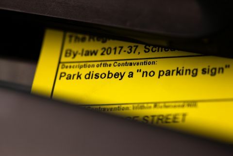 Close-up tiket parkir kota