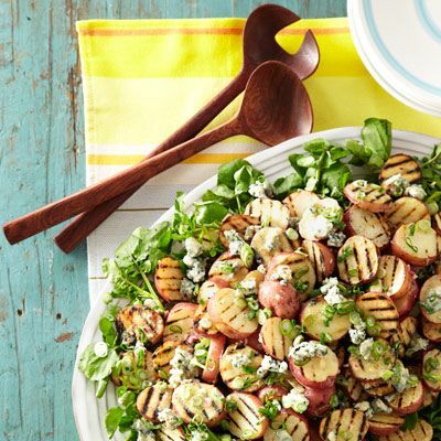 salad kentang panggang dengan saus keju biru