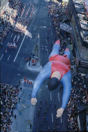 balon superman parade hari thanksgiving