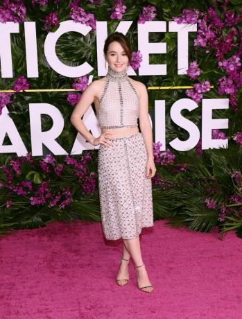 kaitlyn dever menghadiri pemutaran perdana tiket gambar universal ke surga di teater desa kabupaten pada 17 oktober 2022 di los angeles, california foto oleh tommaso boddigetty images