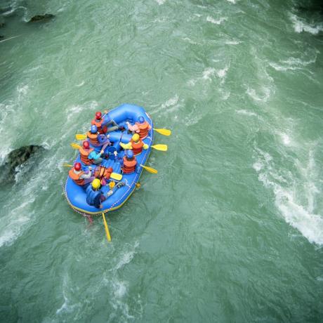 pemandangan dari atas arung jeram