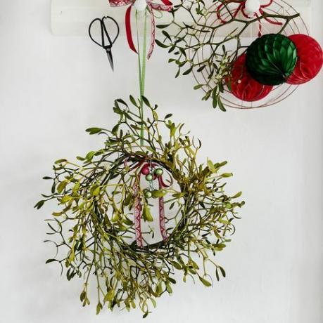 karangan bunga mistletoe natal