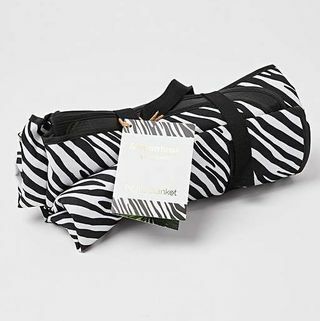 Selimut Piknik Oliver Bonas Black & White Zebra Stripe