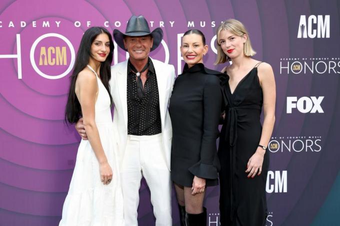 tim mcgraw dan faith hill bersama putri audrey dan maggie﻿