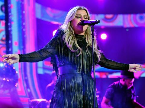 kelly clarkson cmt penghargaan 2018