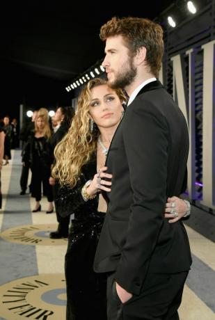 Miley Cyrus dan Liam Hemsworth Tampilkan PDA di Vanity Fair Oscar Setelah Pesta 2019 Red Carpet