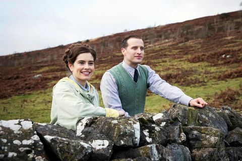 l to r helen alderson diperankan oleh rachel shenton dan james herriot diperankan oleh nicholas ralph