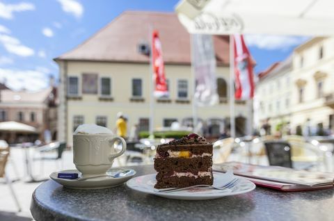 Area pejalan kaki di pusat kota Moedling - Austria